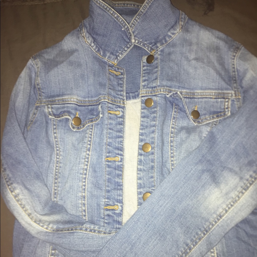 BRAND NEW FOREVER 21 JEAN JACKET