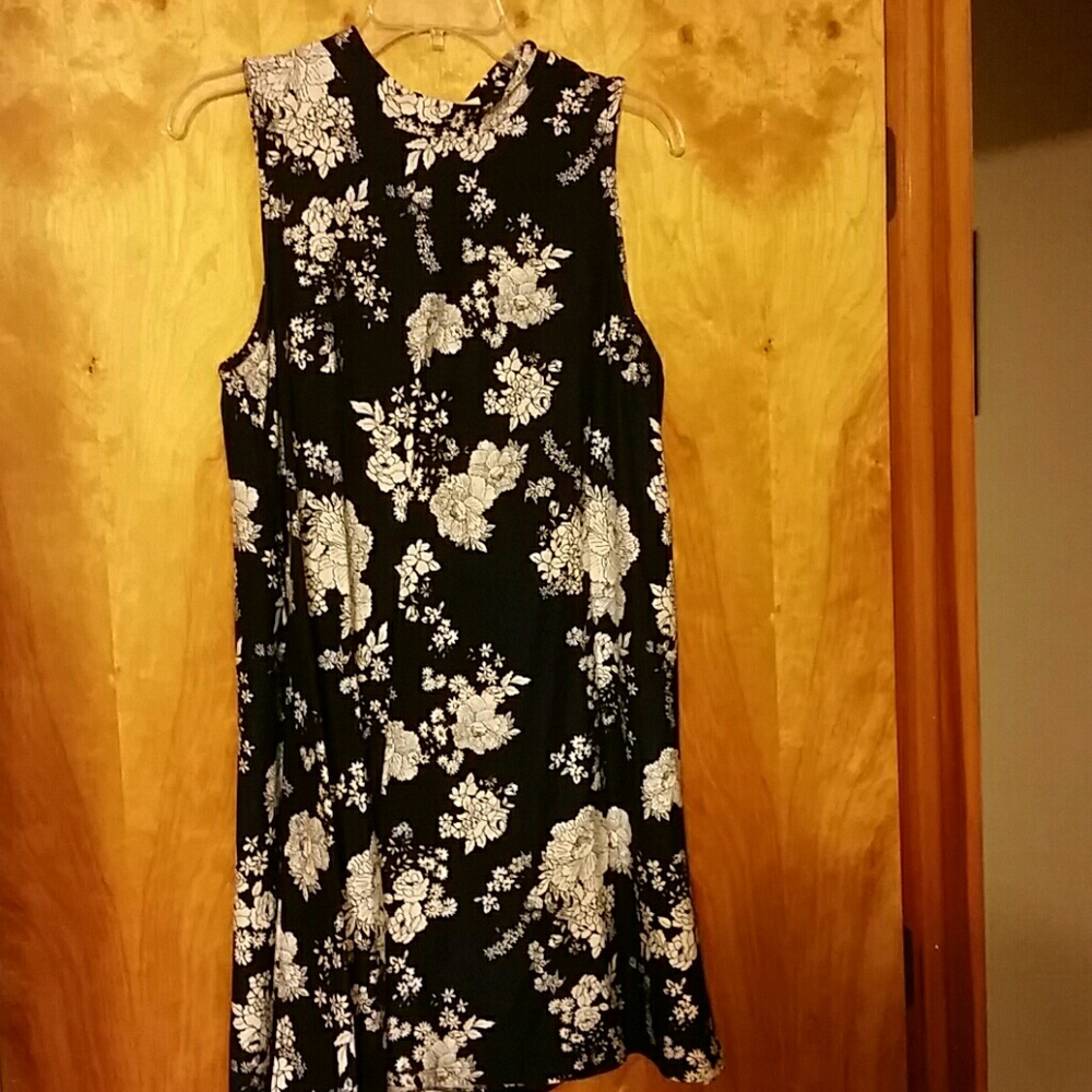 Navy/cream color summer dress