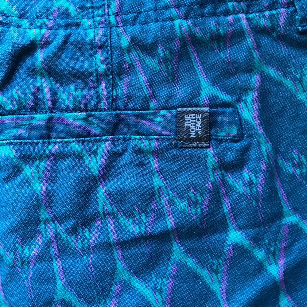 The North Face Blue ikat print Aztec shorts, 4 - Picture 3 of 7
