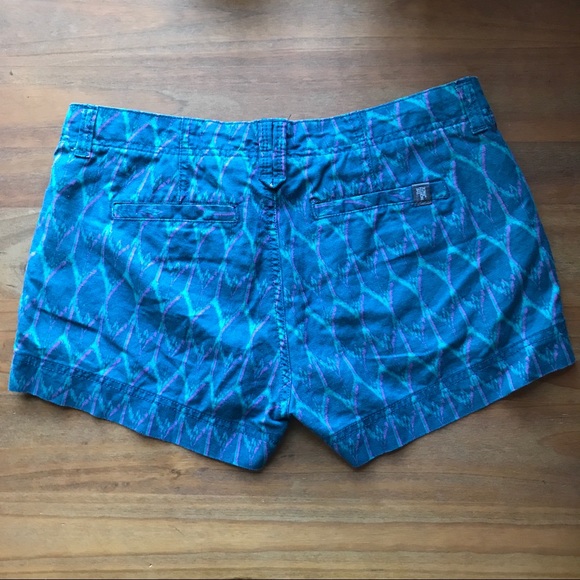 The North Face Blue ikat print Aztec shorts, 4 - Picture 4 of 7