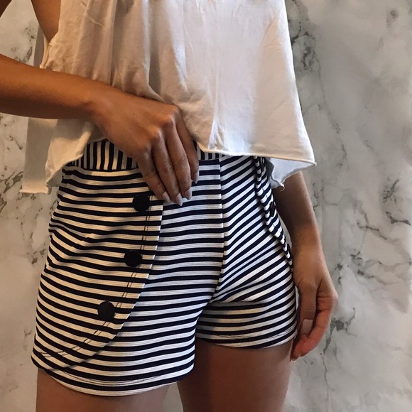 Nautical side button blue and white shorts - Picture 3 of 5