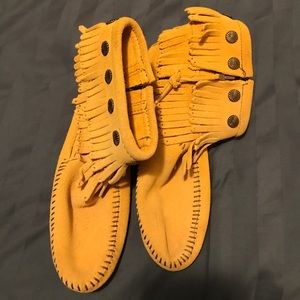 Brand new mustard color Minnetonka booties