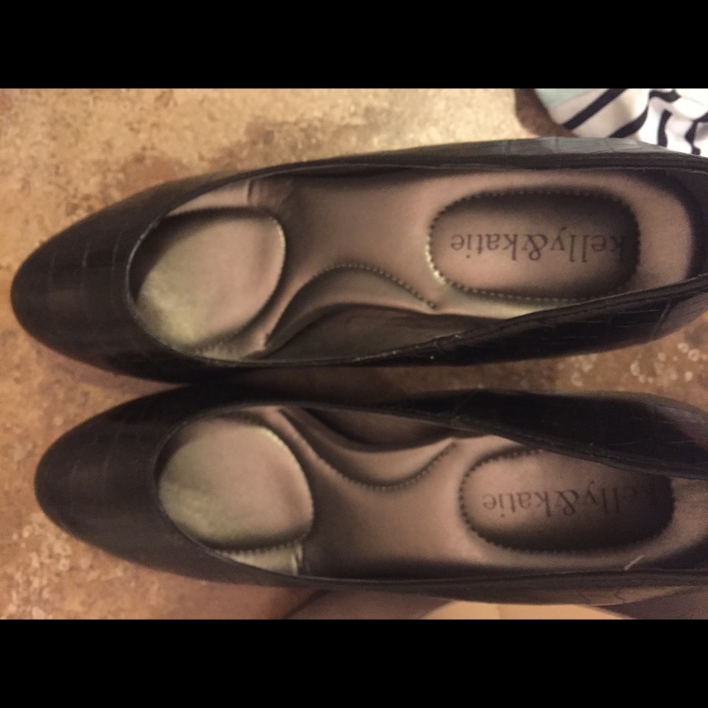 New Black Kelly and Katie textured heels - Picture 2 of 2