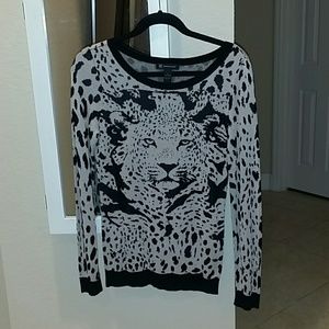 INC light weight Sweter ( never worn lost tag)