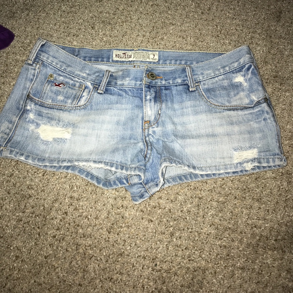 🔴SOLD🔴 Women’s Hollister jean shorts.