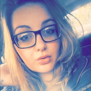 Meet your Posher, Caitlin