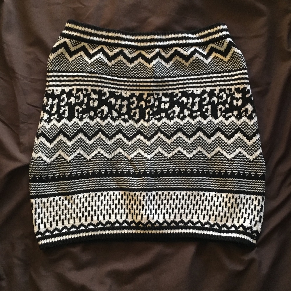 H&M tribal pattern bodycon skirt