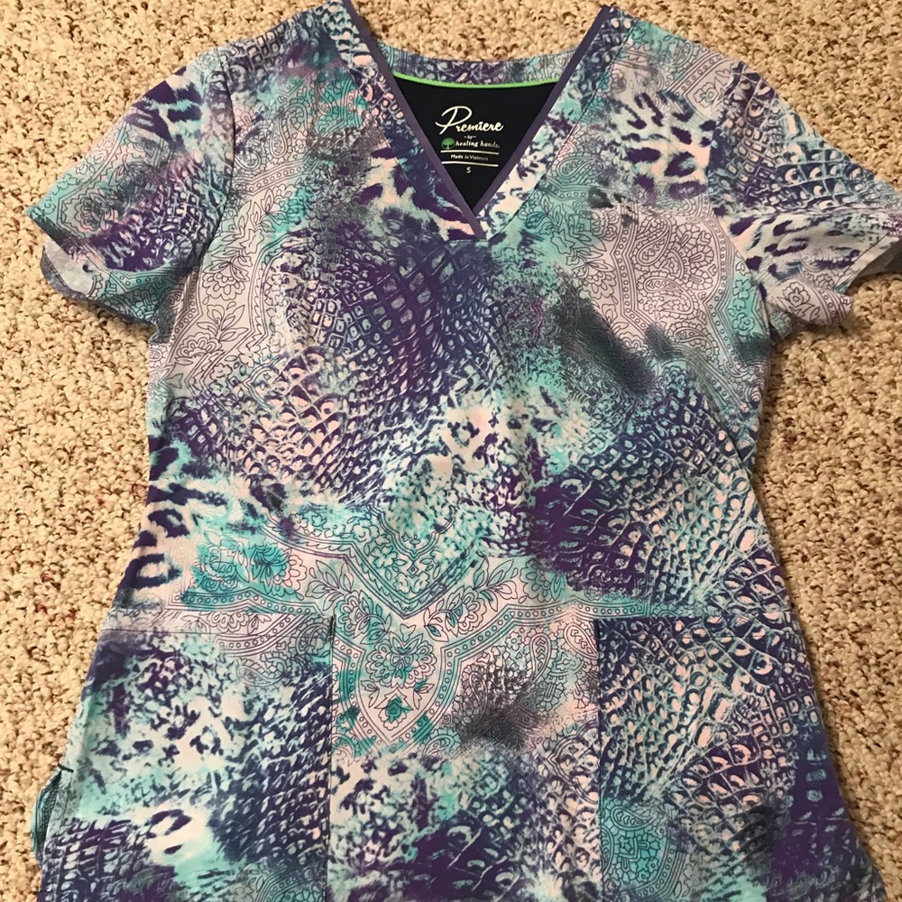 Premiere Scrub Top NWOT