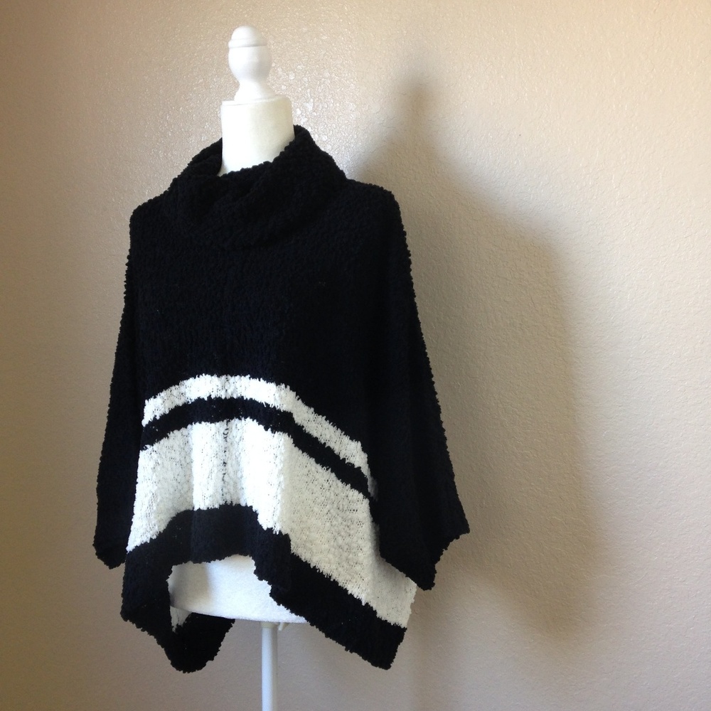 NWT Romeo & Juliet B&W Dolman Sleeve Sweater - Picture 6 of 8