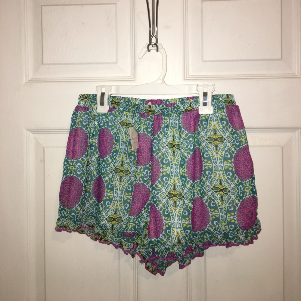 NWT SZ. LG JADE ALTAR’D STATE CHIFFON SHORTS