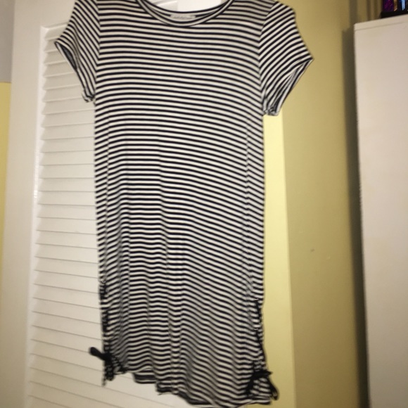 A dress - Picture 1 of 3