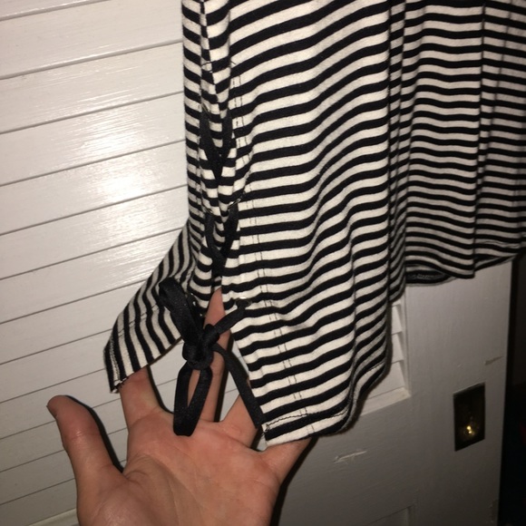 A dress - Picture 2 of 3