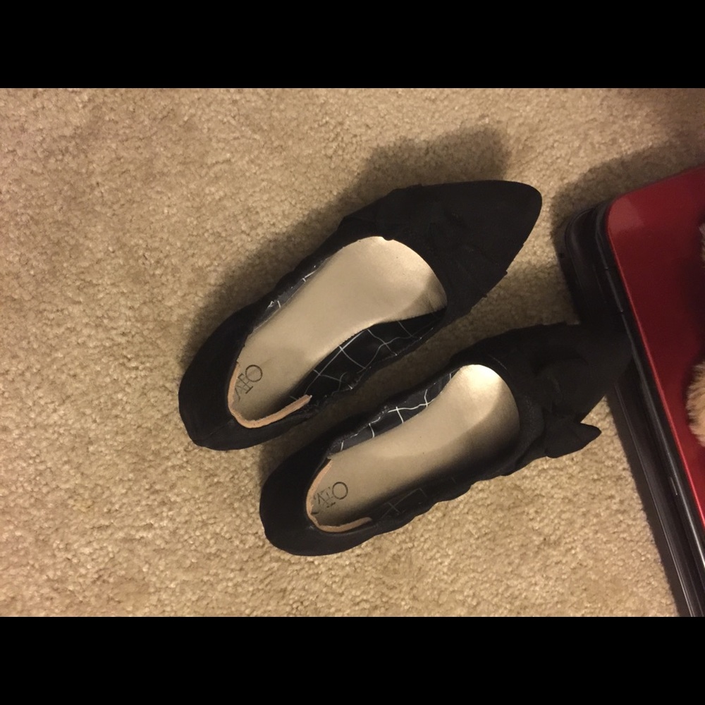Black cato flat