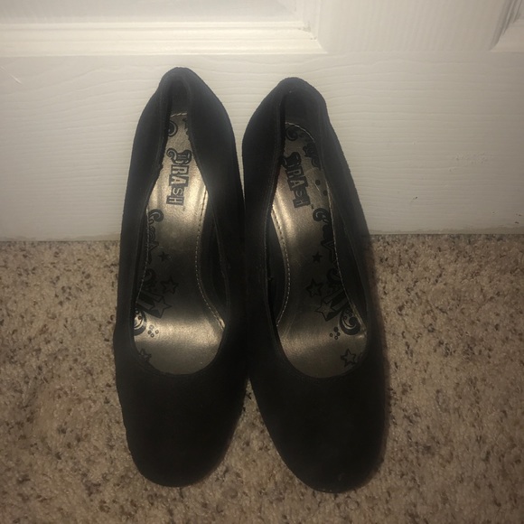 Simple Black Wedges - Picture 1 of 3