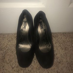 Simple Black Wedges