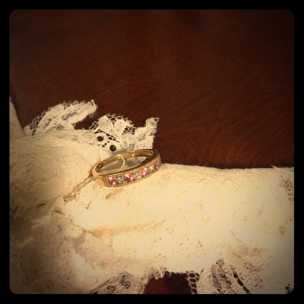 Gold ring. Pink stone and Diamonds