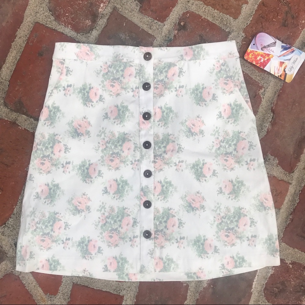 🆕 Floral Button Up Stretchy Mini Skirt w/ Pockets