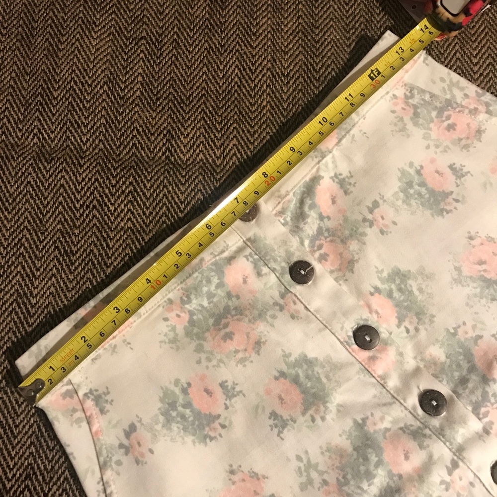 🆕 Floral Button Up Stretchy Mini Skirt w/ Pockets - Picture 5 of 6