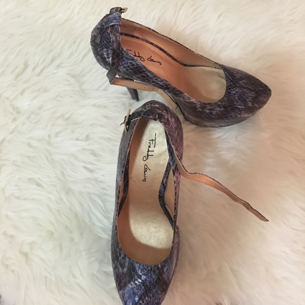 Shoes - Picture 3 of 3