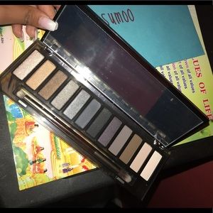 NAKED SMOKY PALLET