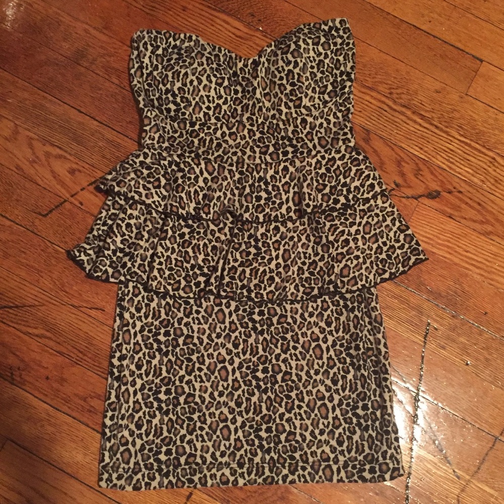 LEOPARD PRINT MINI PEPLUM DRESS W/ SWEETHEART TOP