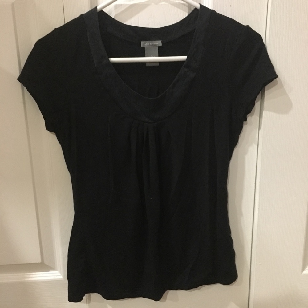 Black short sleeve shirt