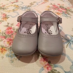 Gray Amaia baby girl Mary Jane shoes.