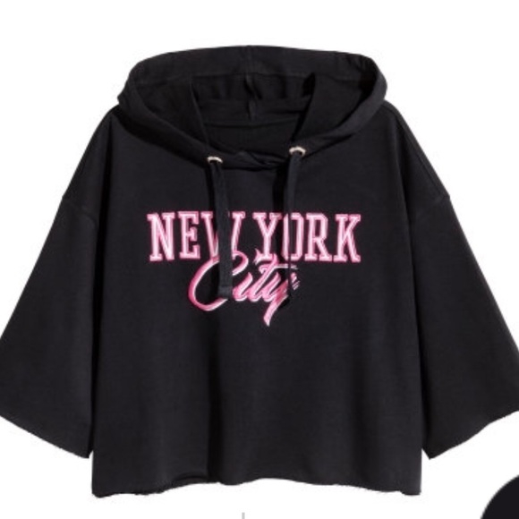 H&M Tops - H&M SHORT HOODED SWEATSHIRT