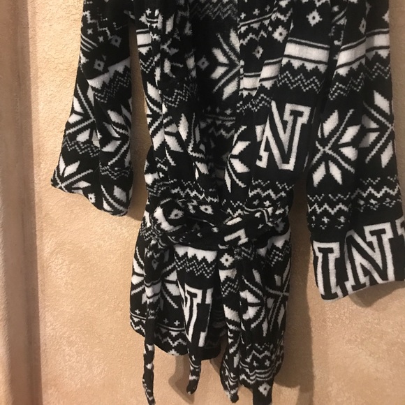PINK Victoria’s Secret holiday print robe - Picture 2 of 5