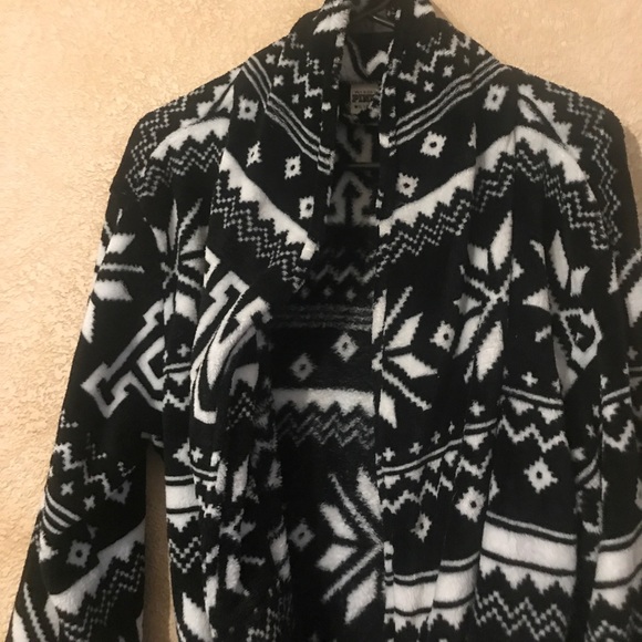 PINK Victoria’s Secret holiday print robe - Picture 3 of 5