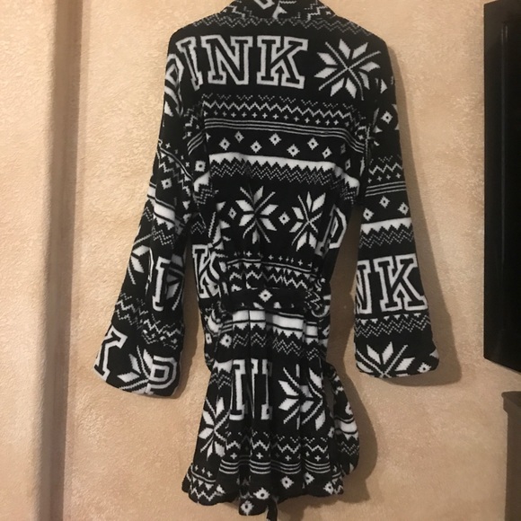 PINK Victoria’s Secret holiday print robe - Picture 5 of 5
