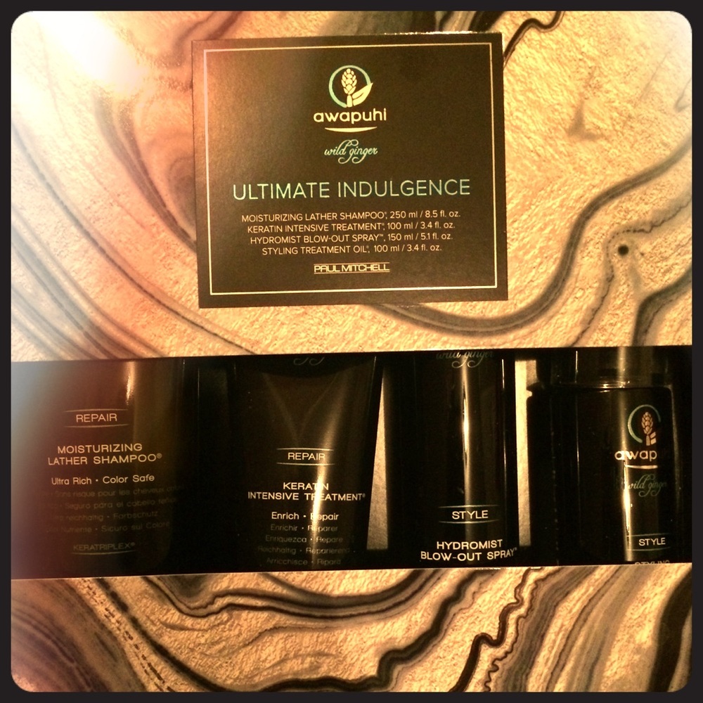 Awapuhi set 4 full size Paul Mitchell