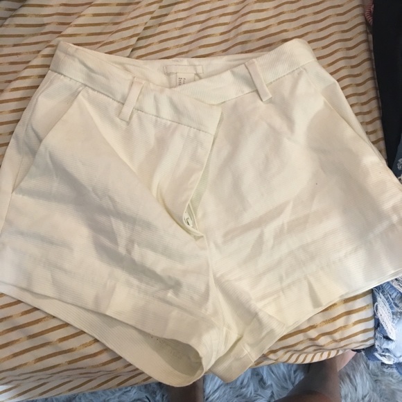 h&m white shorts ♥️ - Picture 2 of 5
