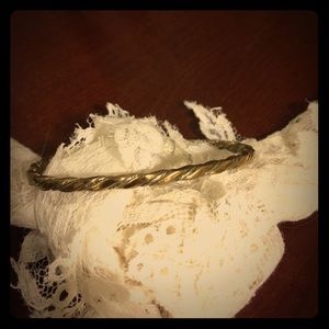 Gold/silver bracelet.
