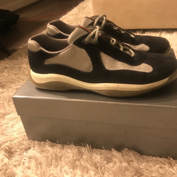 Prada - Picture 2 of 4