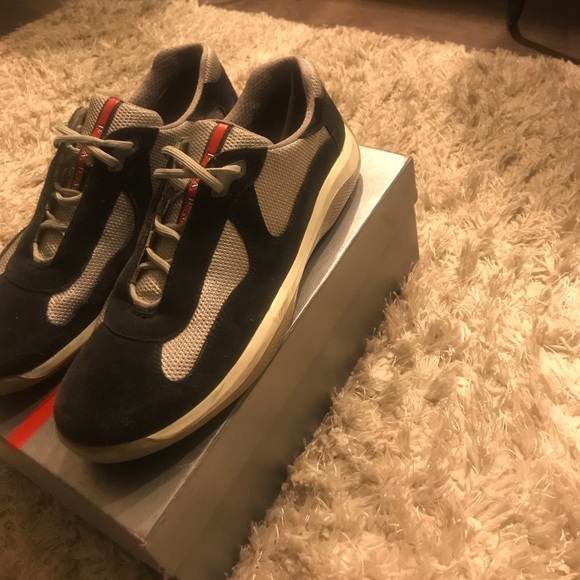 Prada - Picture 3 of 4