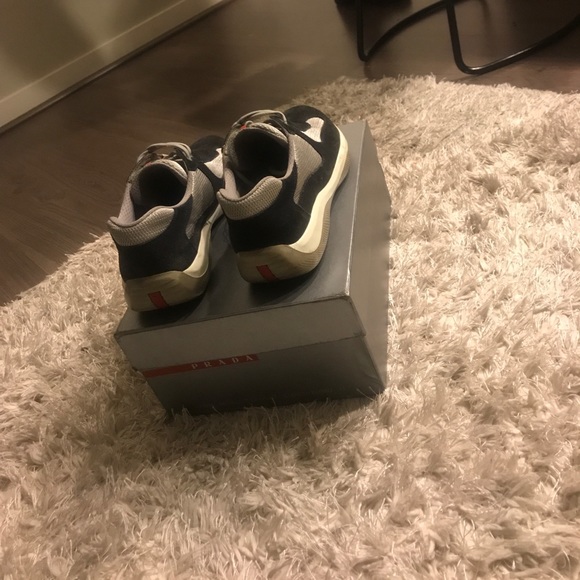 Prada - Picture 4 of 4