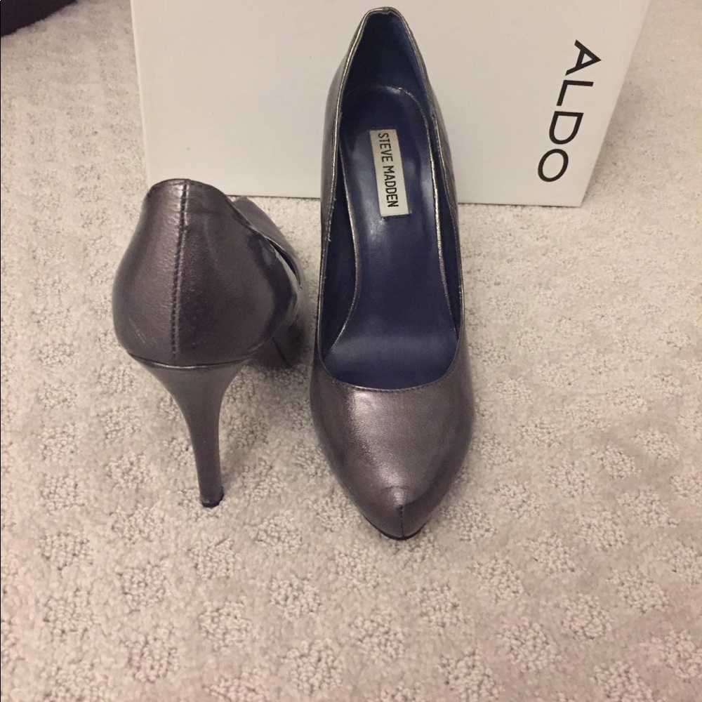 Silver Steve Madden platform pumps