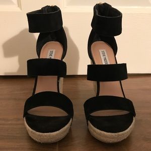 Steve Madden Black Velvet Wedges
