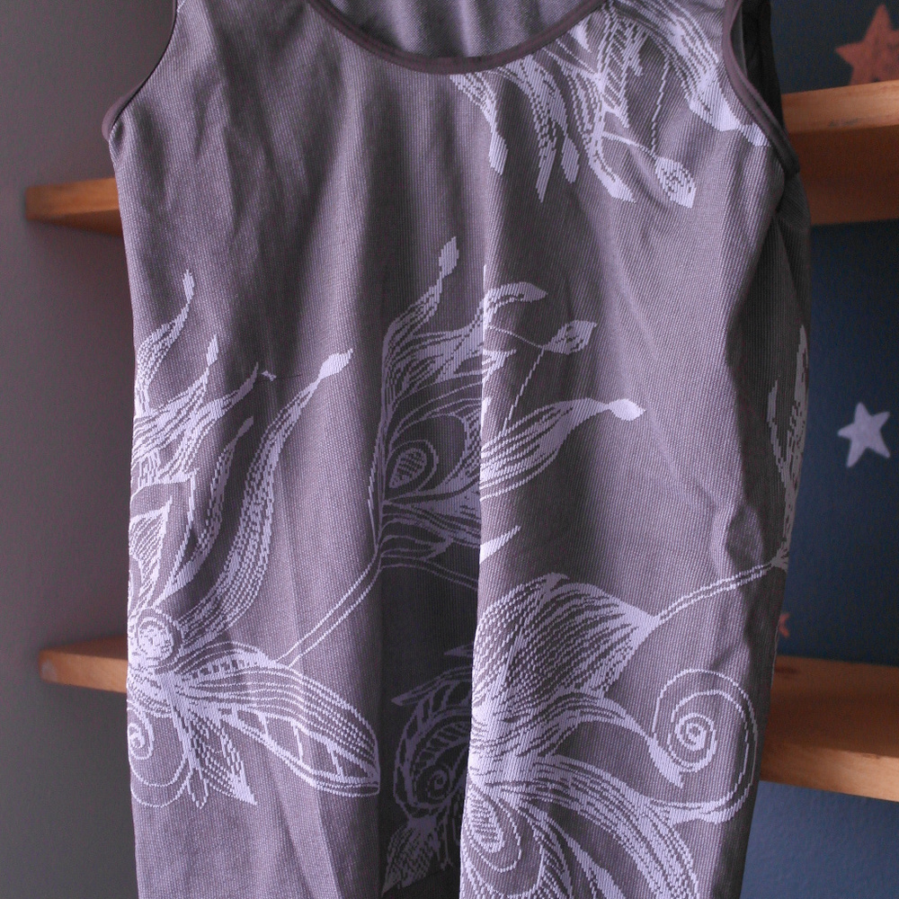 Athleta Grey ribbed tank top with a built in bra-M