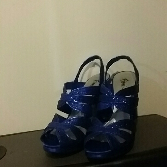 Glittery shoes - Picture 1 of 3