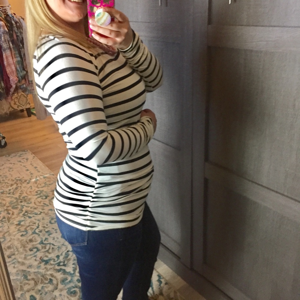 Last one! Medium Super flattering striped top! - Picture 2 of 3