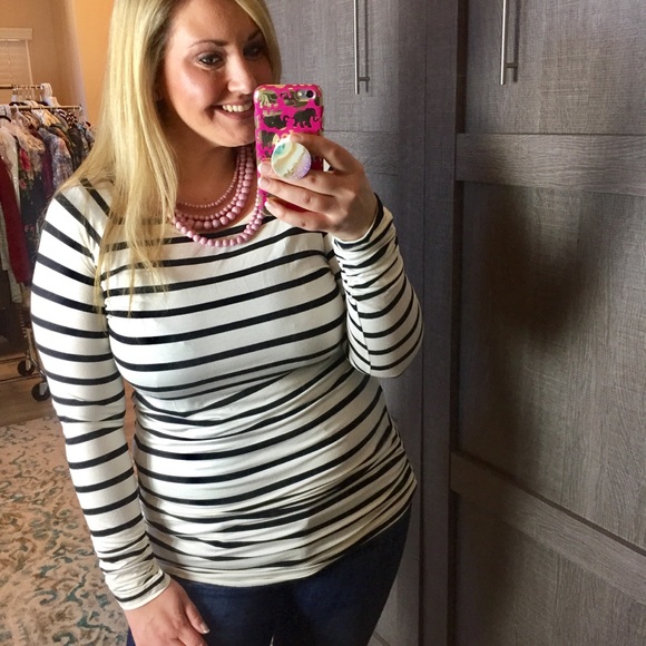 Last one! Medium Super flattering striped top! - Picture 3 of 3