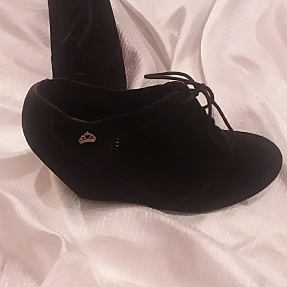 Women's Fergalicious Wedge Style Ankle Boots