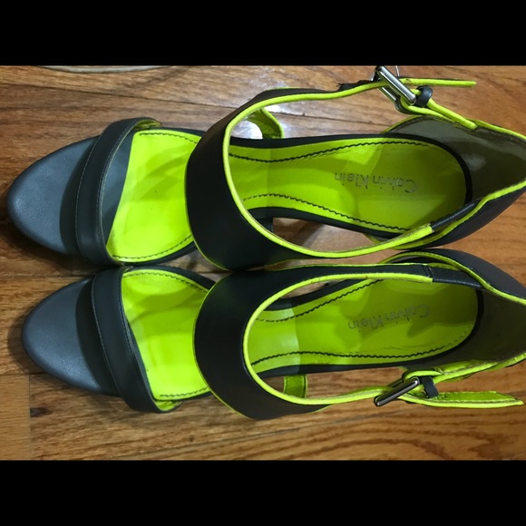 Calvin Klein 3 1/2 - 4 inch heels - Picture 4 of 4