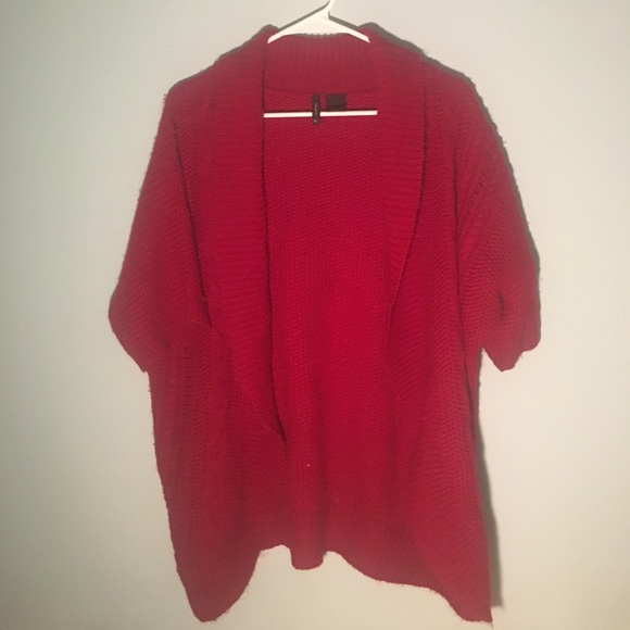 Red short sleeved cardigan - Picture 1 of 3