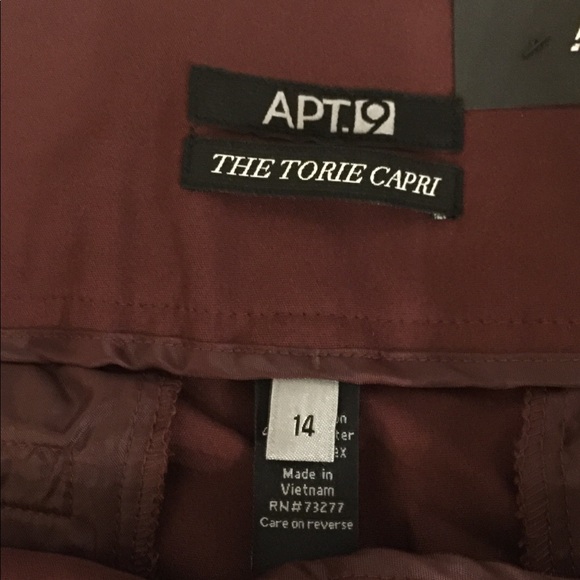 Torie APT. 9 Modern Fit Capri Dress Pants - Picture 5 of 5
