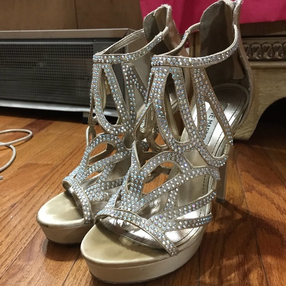 Steve Madden Champagne 4 in heels - Picture 1 of 4
