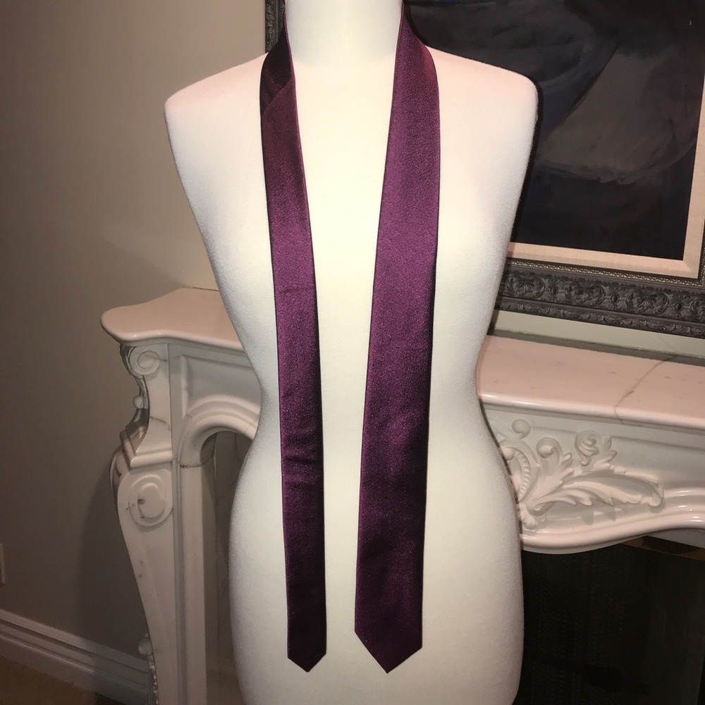 Metallic purple tie