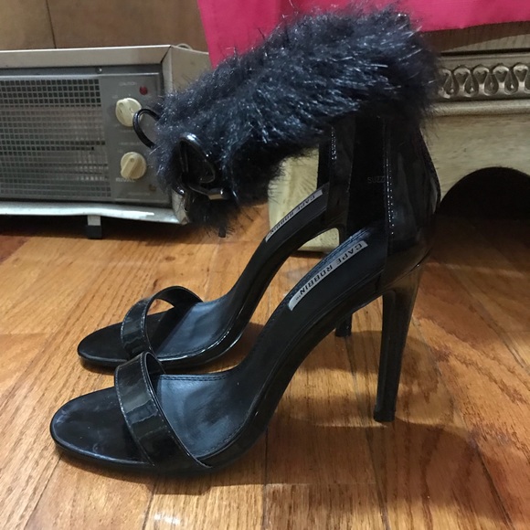 Black Heels with a faux fur ankle - Picture 2 of 3
